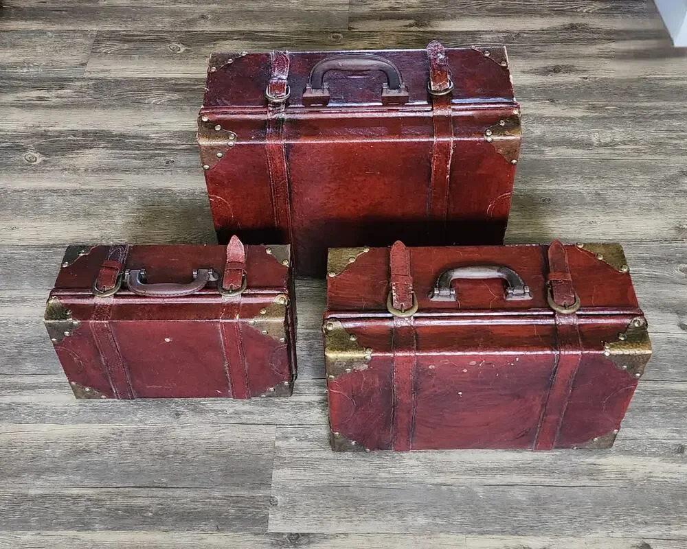 Set Of 3 Vintage Wooden Burgundy Stackable Suitcases Steamer Luggage Trunks